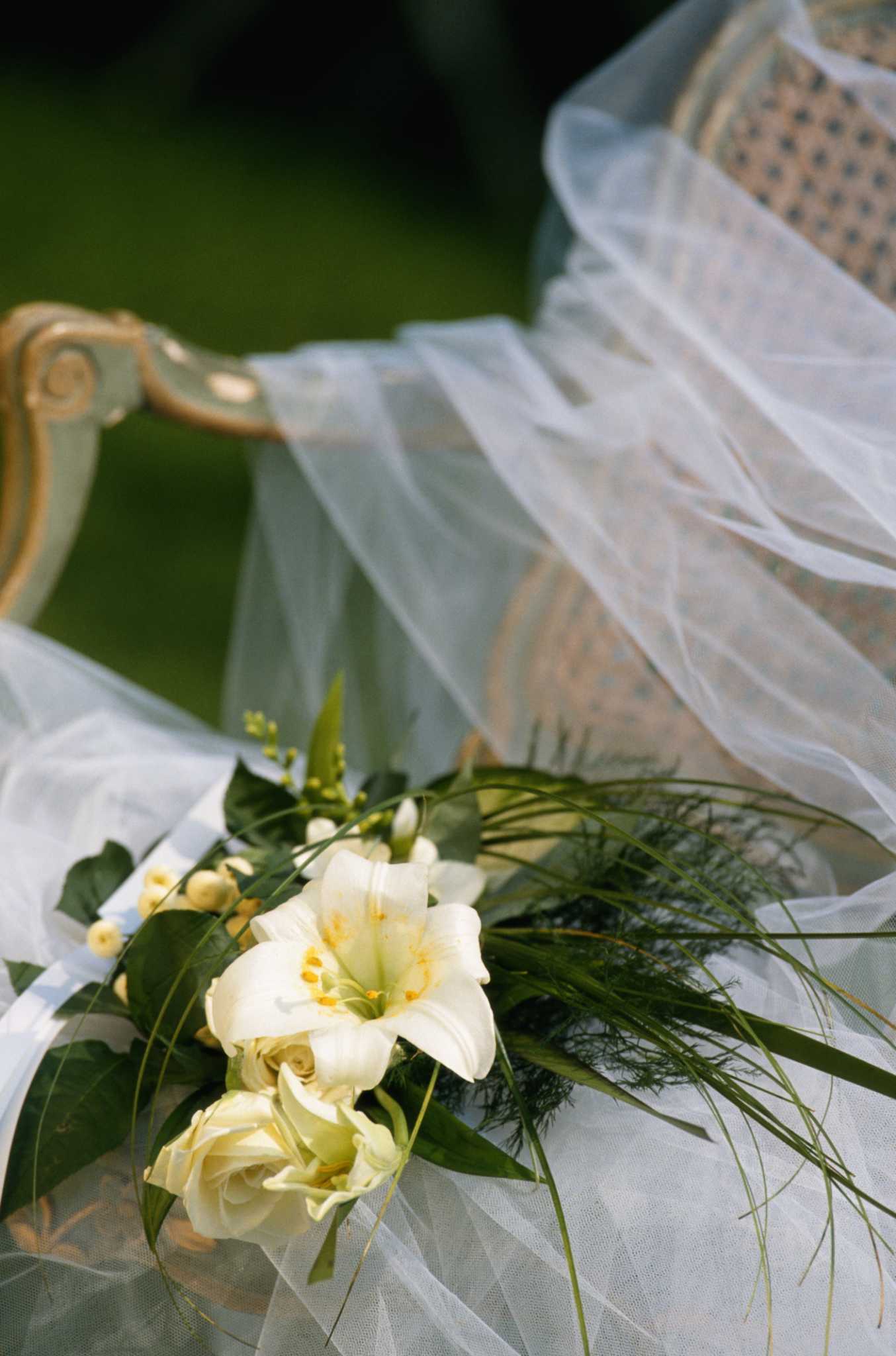 How to Get Yellowing Stains Out of Silk Flowers