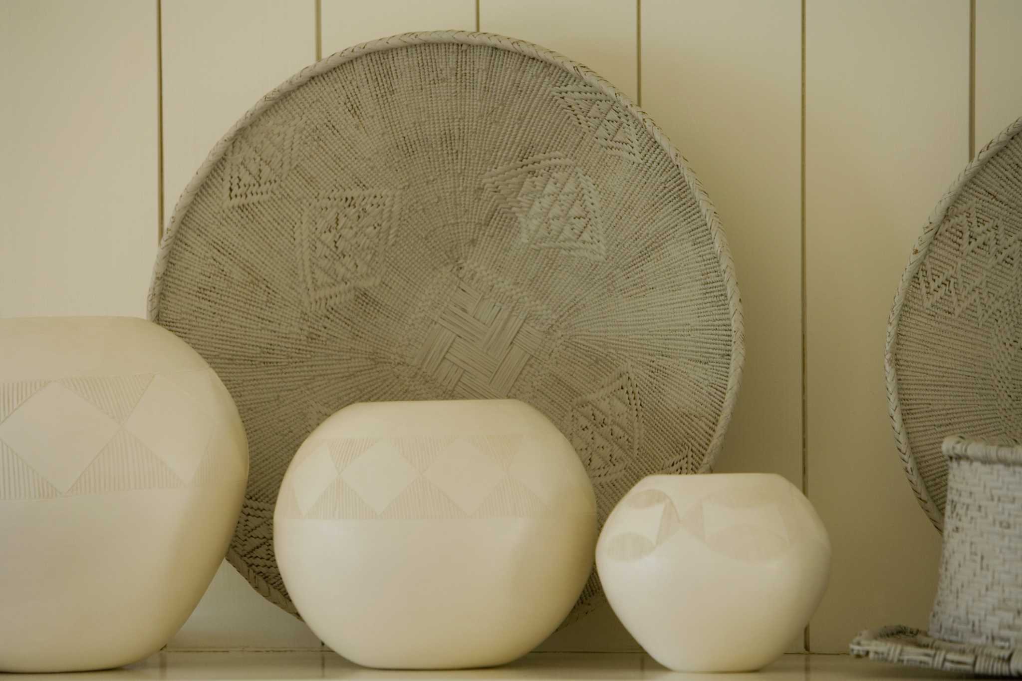 How to Put a Plate Groove in a Shelf