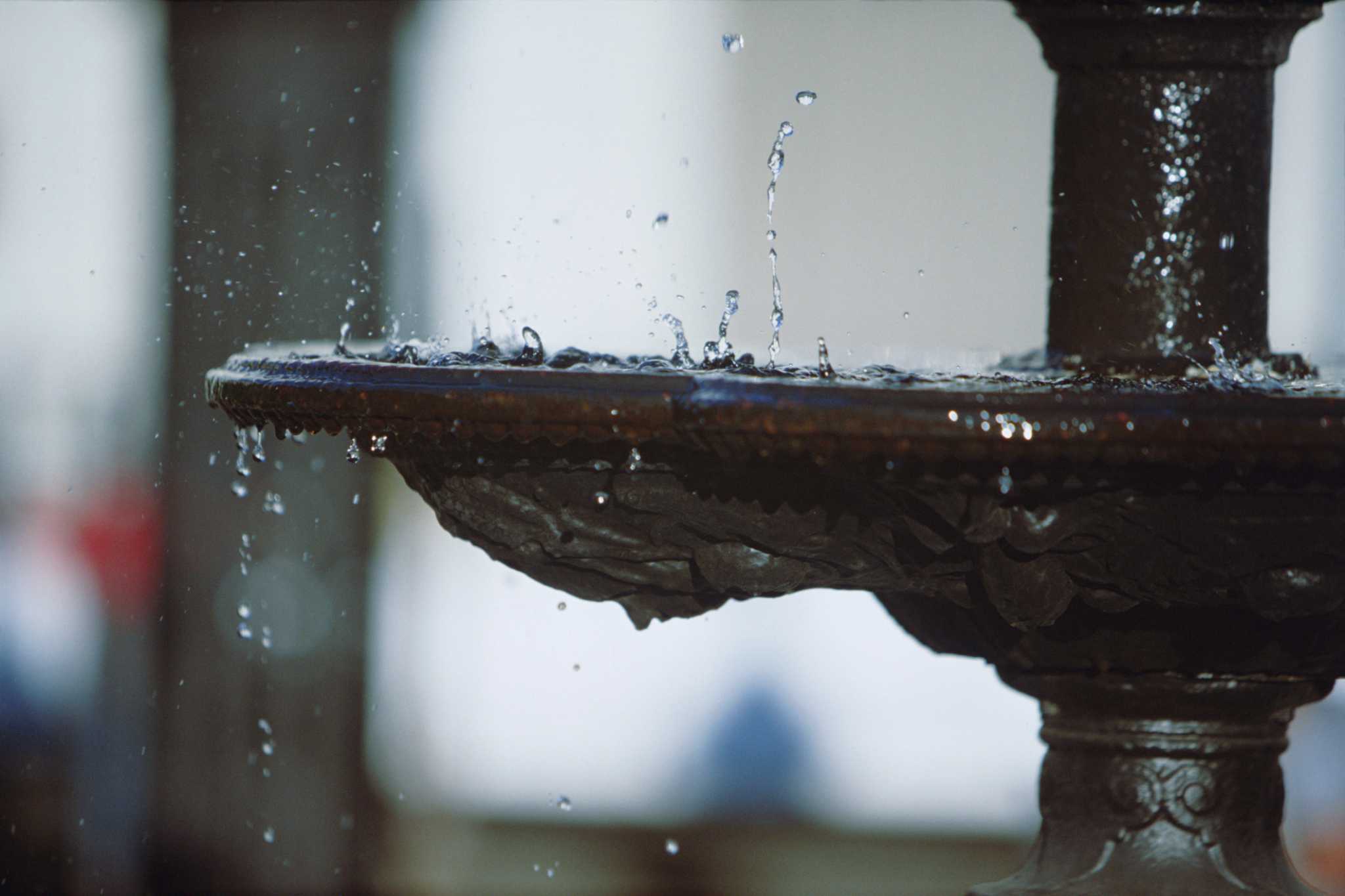 How to Quiet the Noise in a Fountain Pump