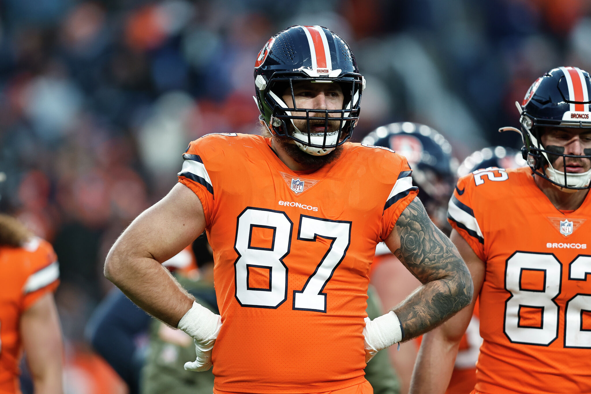 Denver Broncos tight end Eric Tomlinson tries to break free from News  Photo - Getty Images