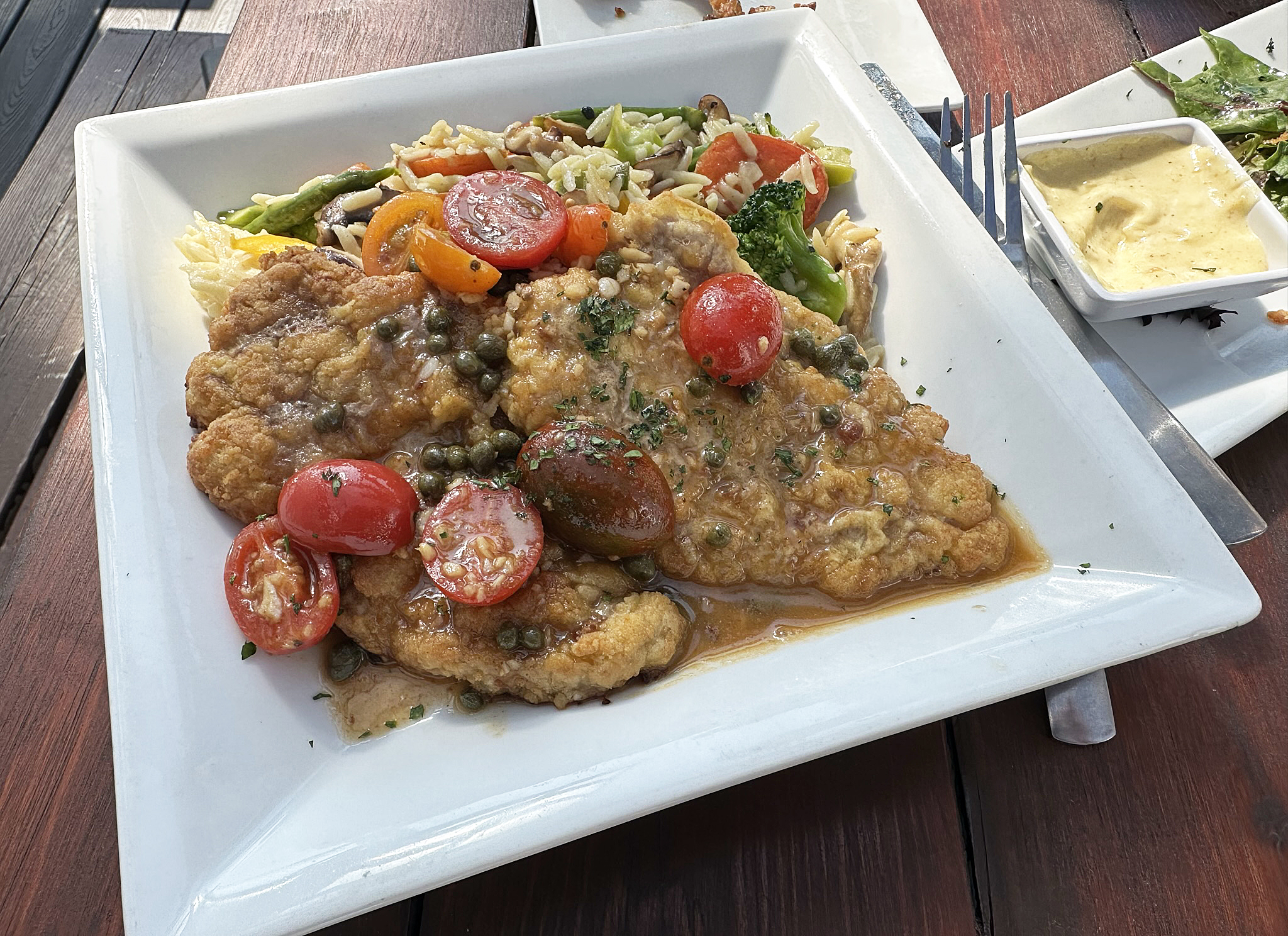 Bird Creek Farms offers topnotch menu in casual, rustic atmosphere