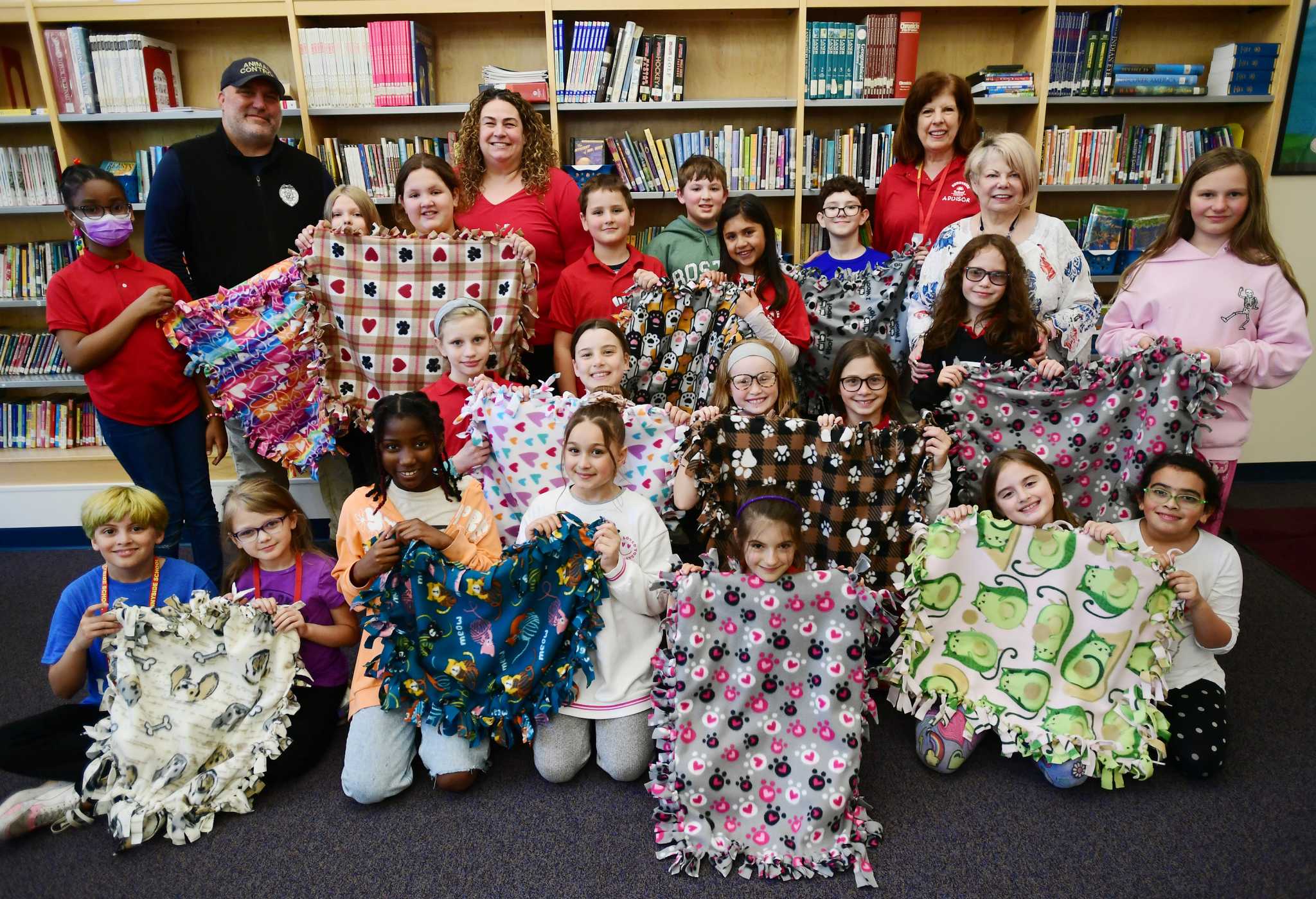 Sunnryside School students hand make, donate 25 blankets to shelter