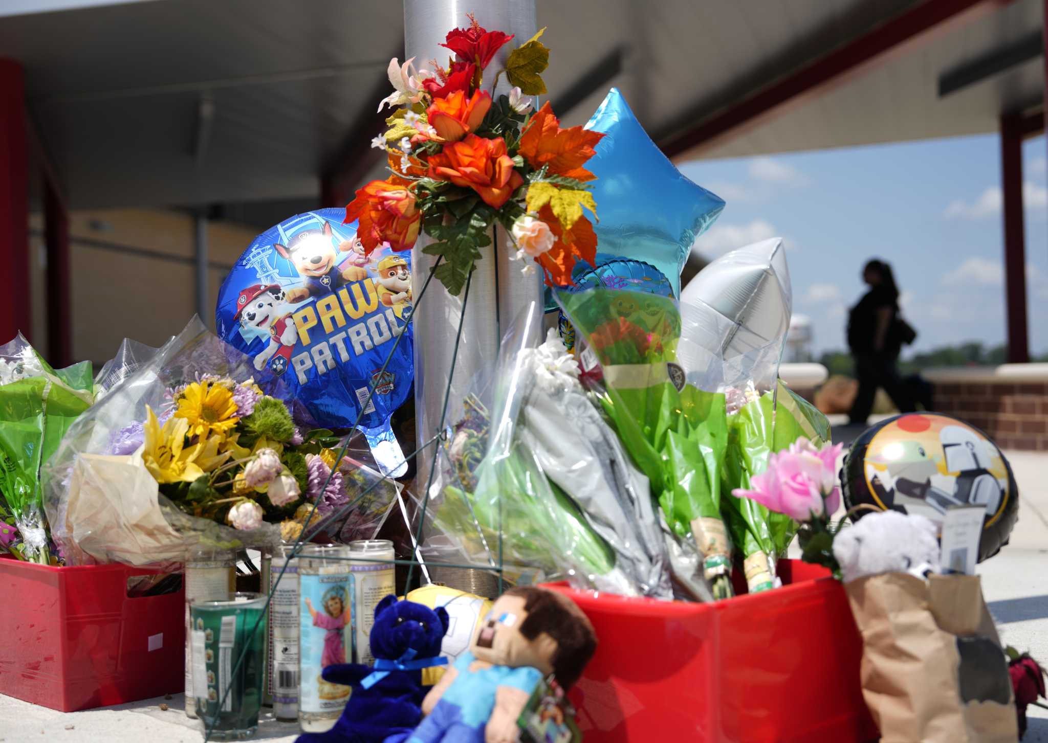 Cleveland shooting victims El Paso funeral home donates caskets