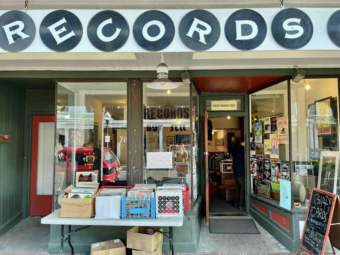 Record Store, New & Used Vinyl Records, Turntables