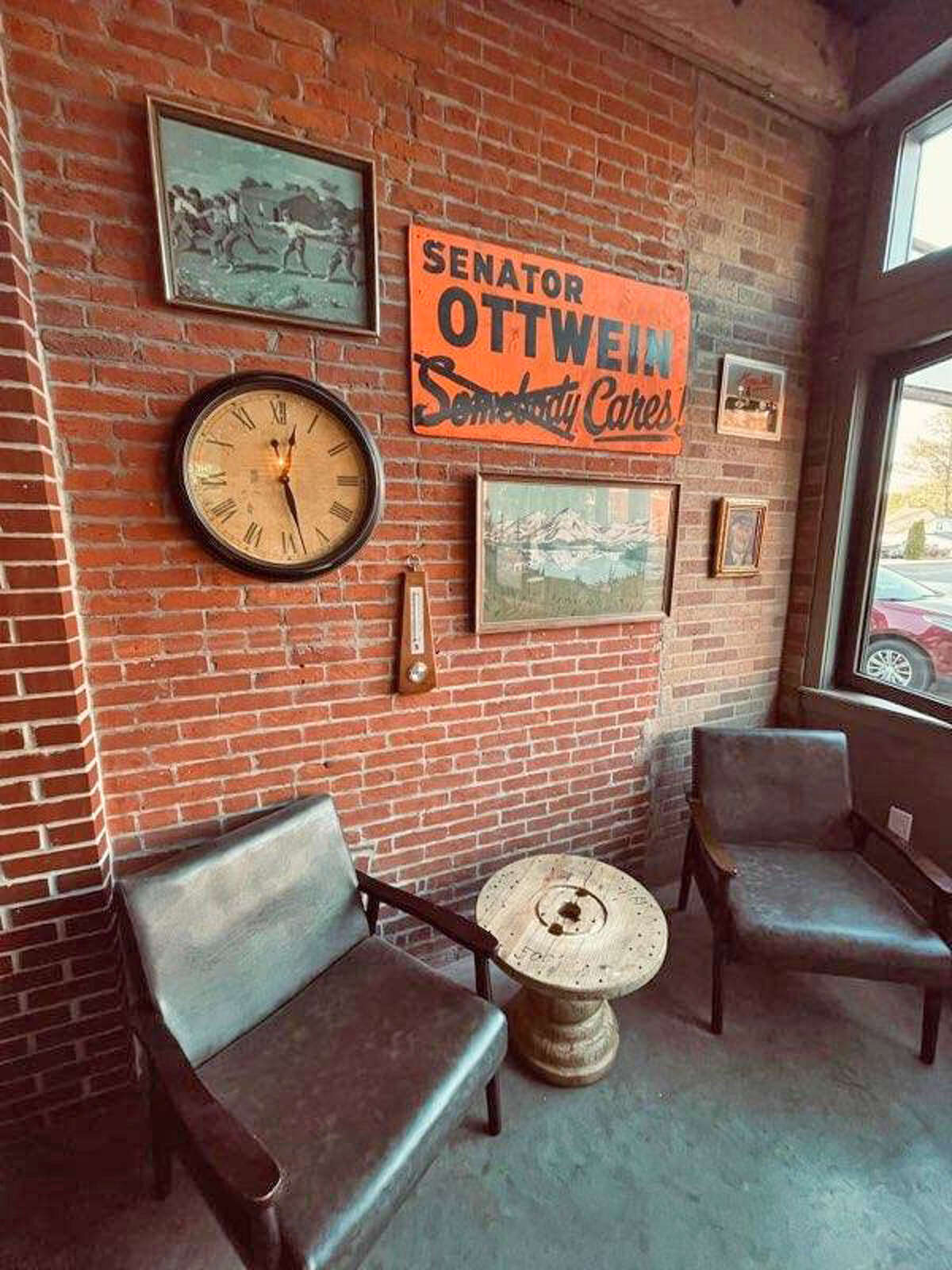 Sneaky’s Bar and Burger Joint new at Recess Brewing site, Edwardsville