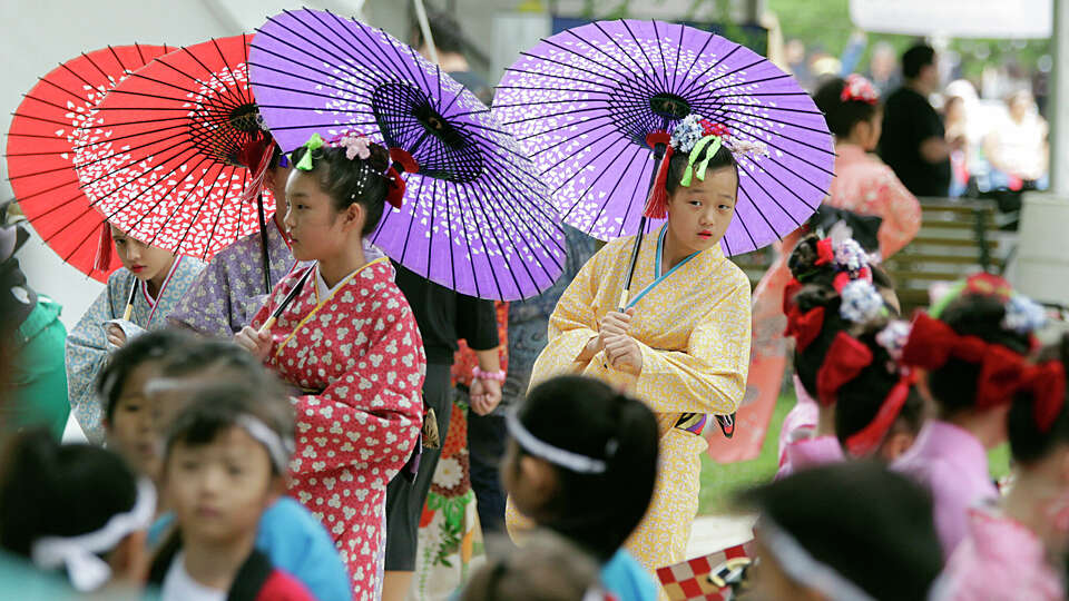 Muzak Fukuda center, and Ashley Ayano Tanaka Chu right, wait for the start of a Sakura Sakura performance during the Japan Festival Houston at Hermann Park Sunday, April 17, 2016, in Houston. ( James Nielsen / Houston Chronicle )