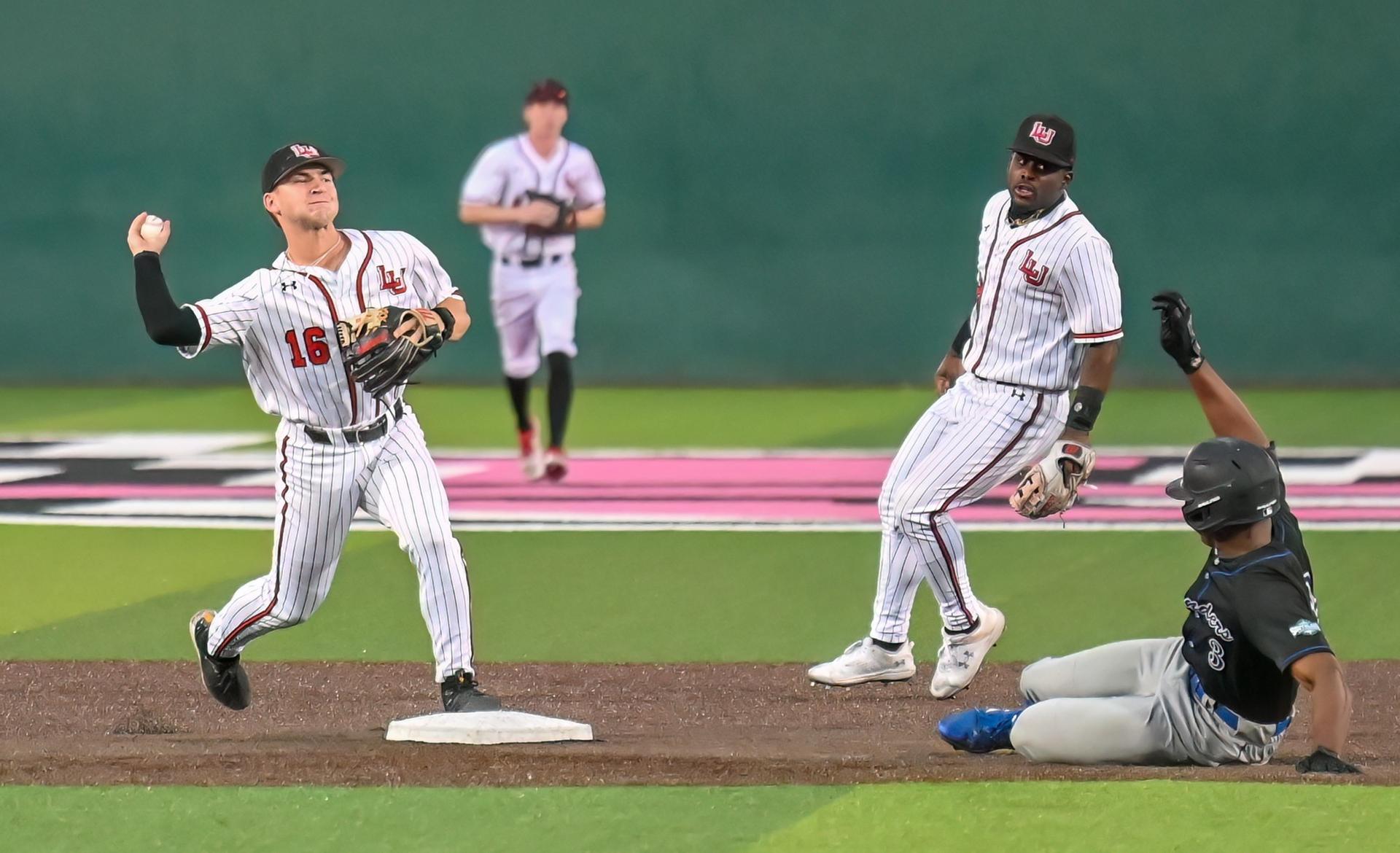 Baseball Loses Close One to Crosstown Rivals - University of the Incarnate  Word Athletics