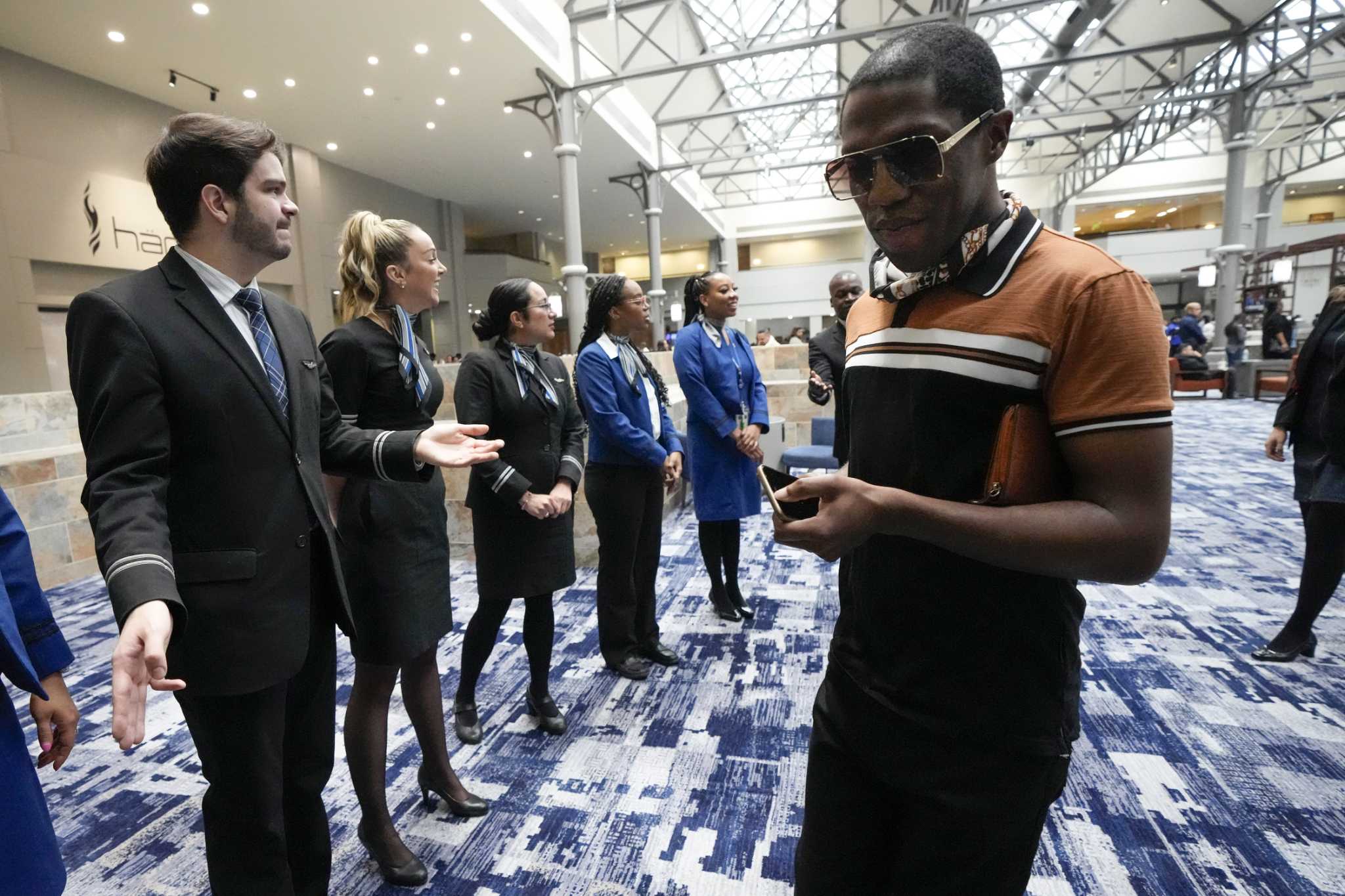 United Airlines job fair in Houston draws thousands
