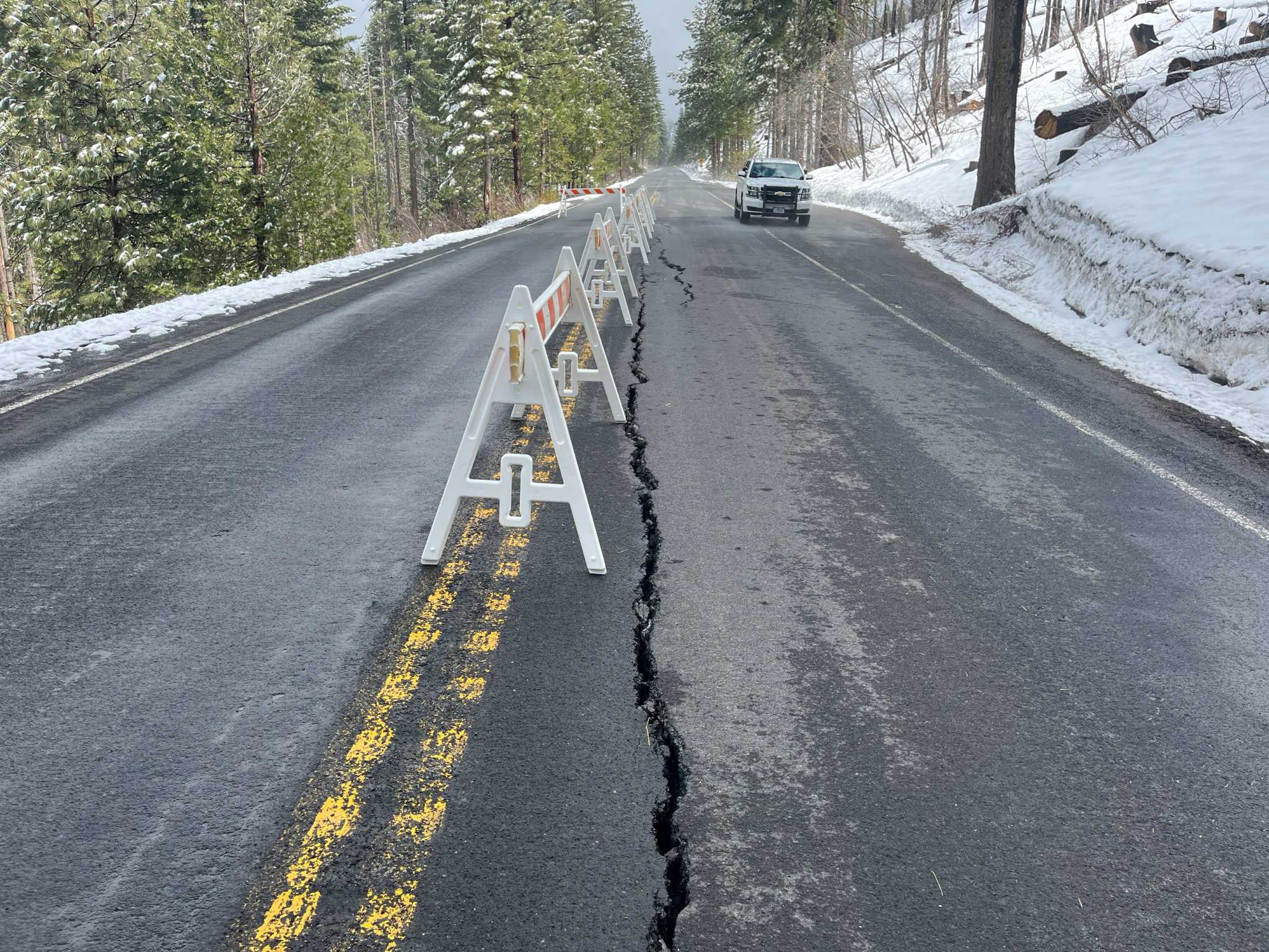 Key Yosemite Highway Closed For Weeks After Roadway Cracks Key Yosemite Highway Closed For Weeks After Roadway Cracks