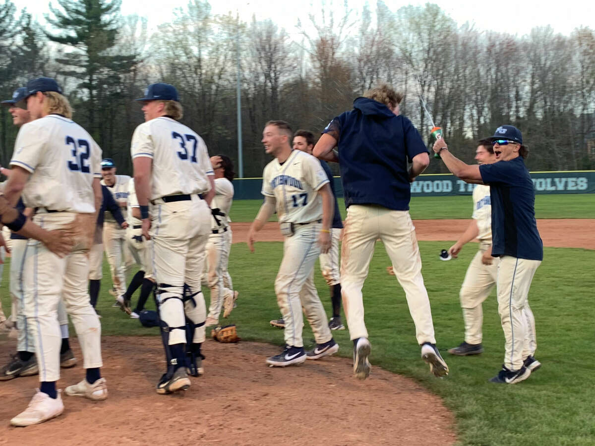 Champions! T'wolves earn 1st conference title since 2018