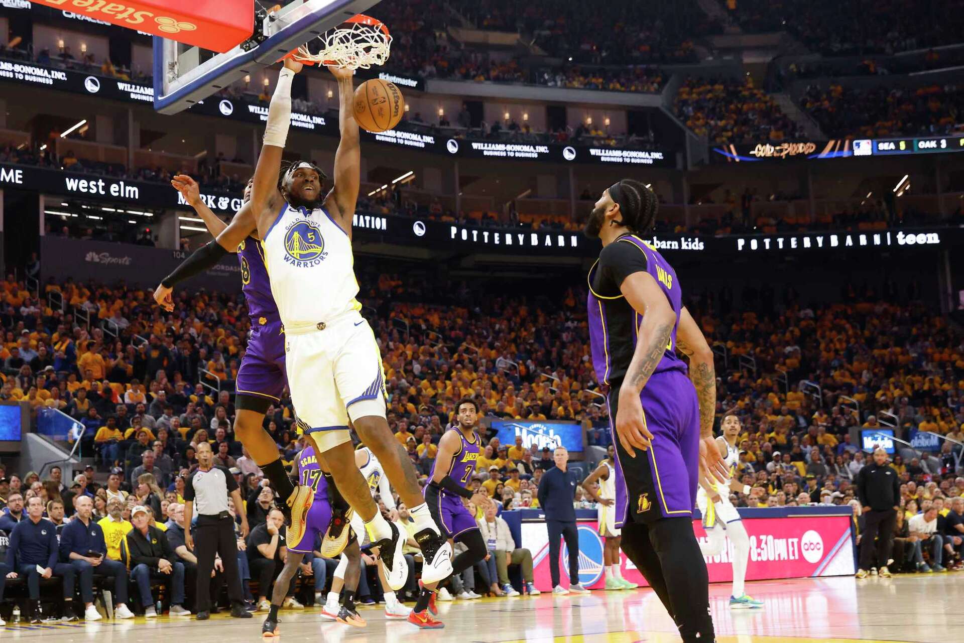 Warriors shut down Anthony Davis, blow out Lakers 127-100 in Game 2