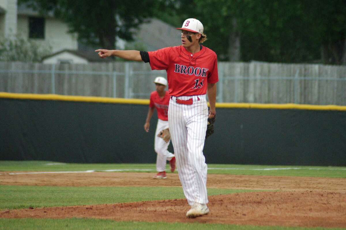 Strake Jesuit edges Clear Brook in baseball playoff opener