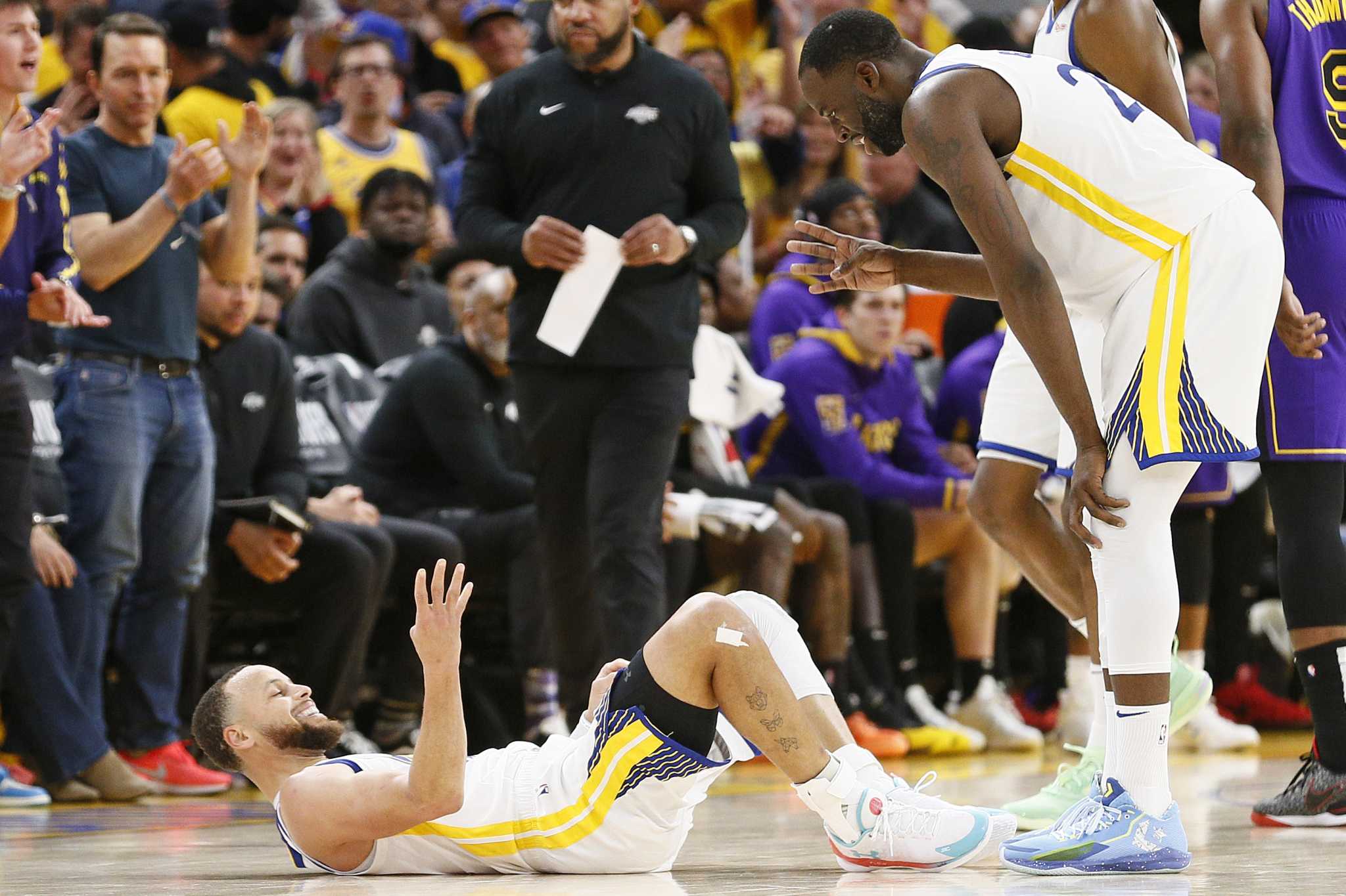 Warriors shut down Anthony Davis, blow out Lakers 127-100 in Game 2