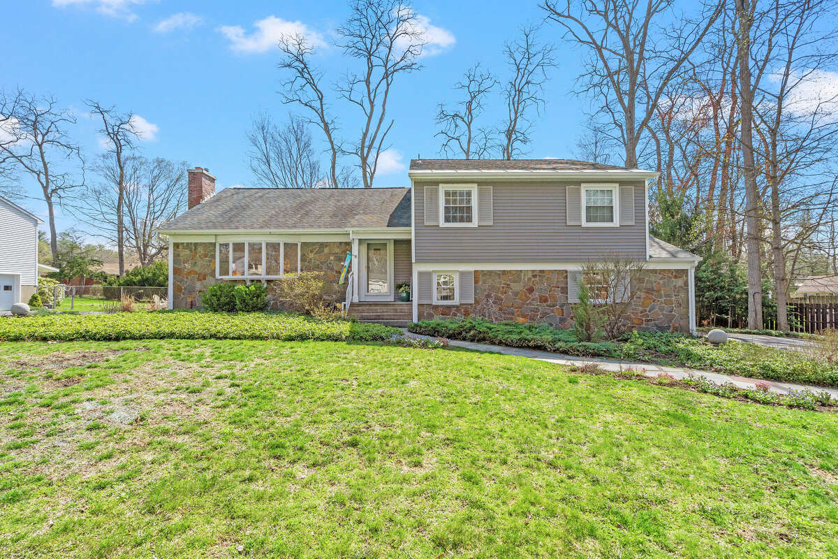 Glenville splitlevel ranch with 4 bedrooms for sale under 400,000