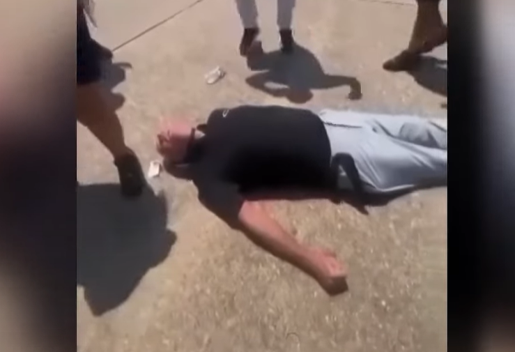 Video: Houston HS coach knocked out intervening in fight - Vimarsana News