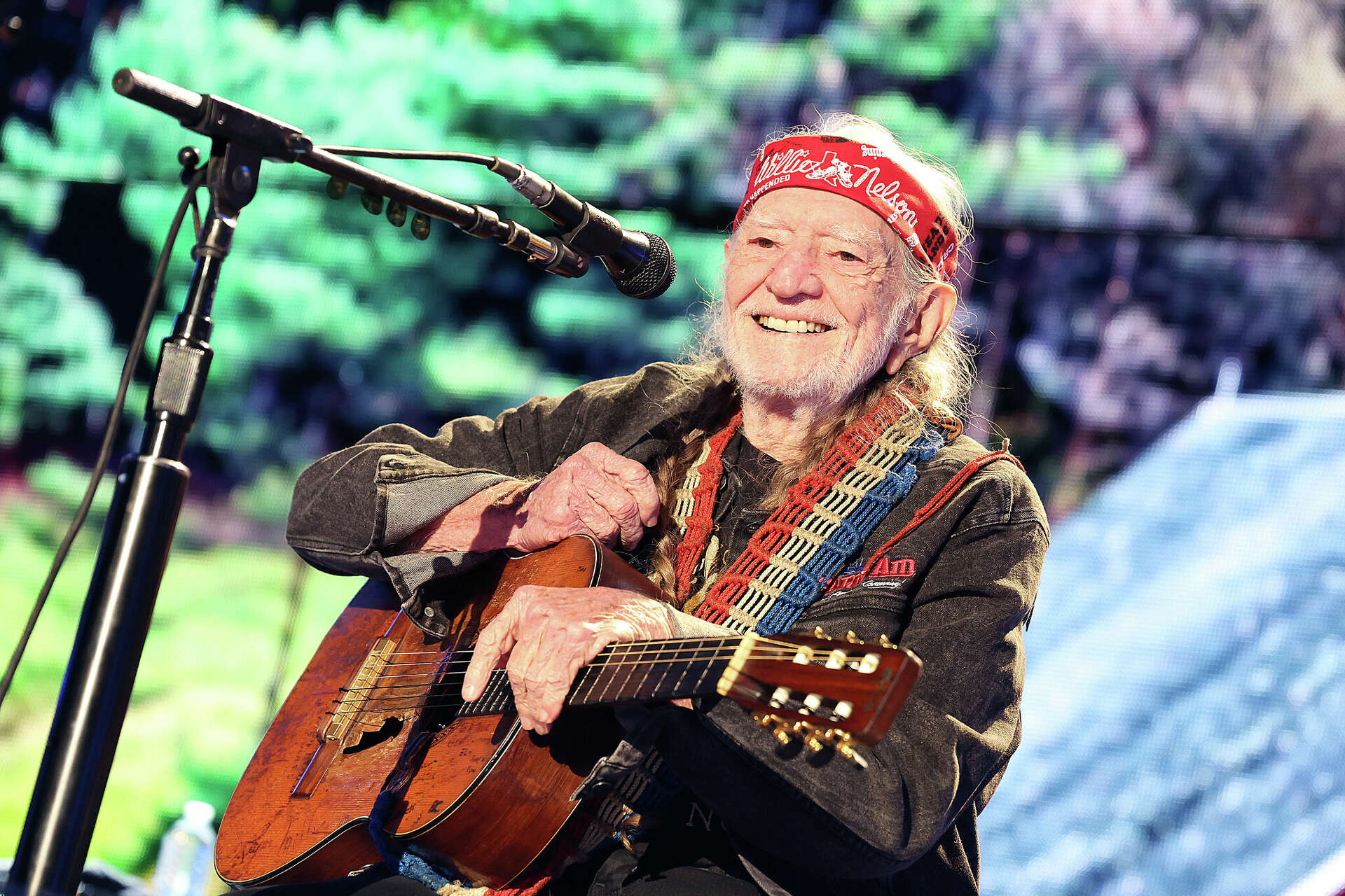 Willie Nelson says he's 'California sober.' What does that mean?