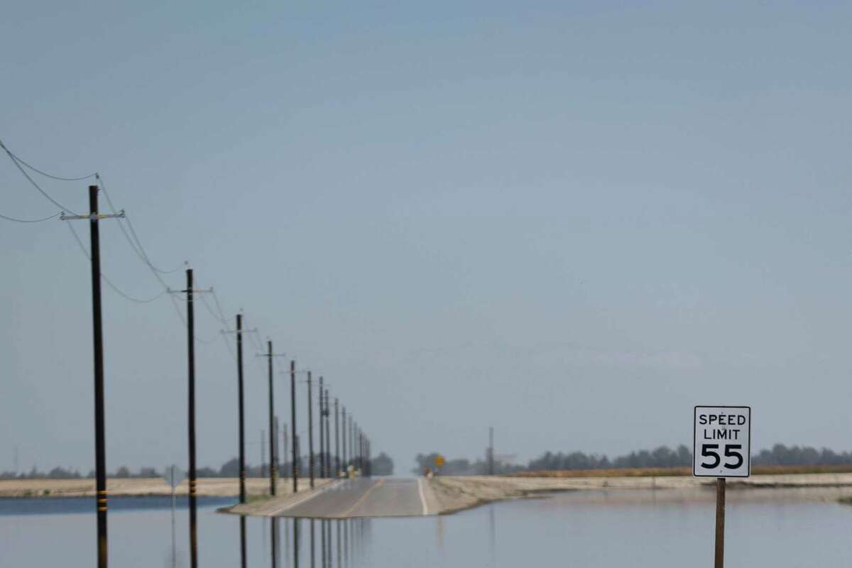 California's revived Tulare Lake floods farms, hurts food prices