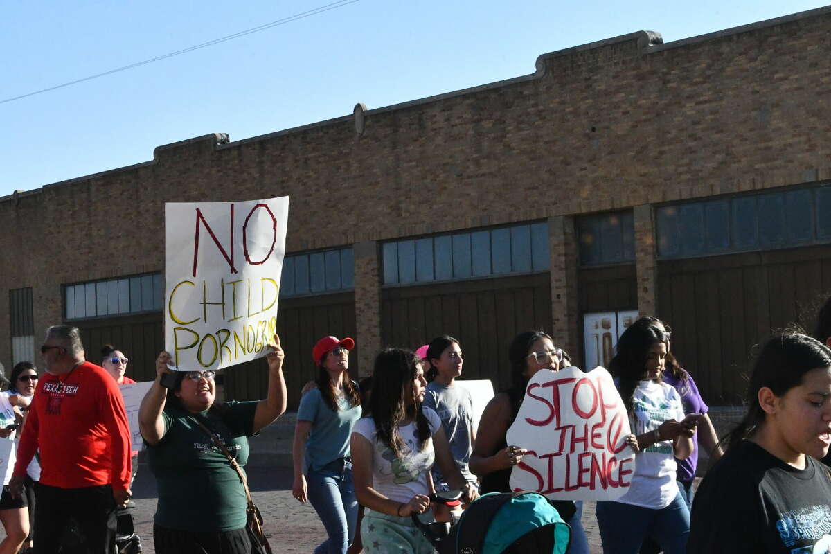 Community calls for leadership changes at Plainview ISD