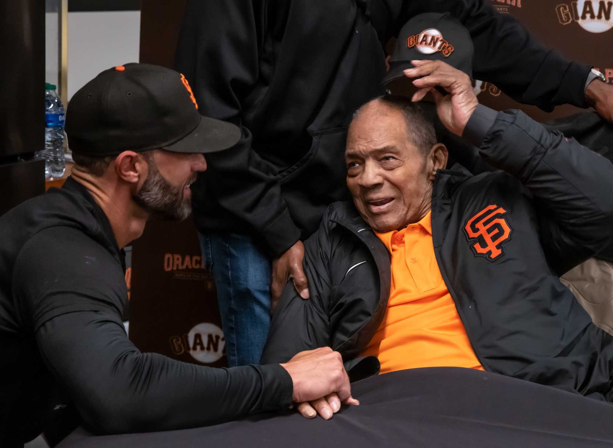 Mays watches Cobb, Giants beat Brewers on 92nd birthday