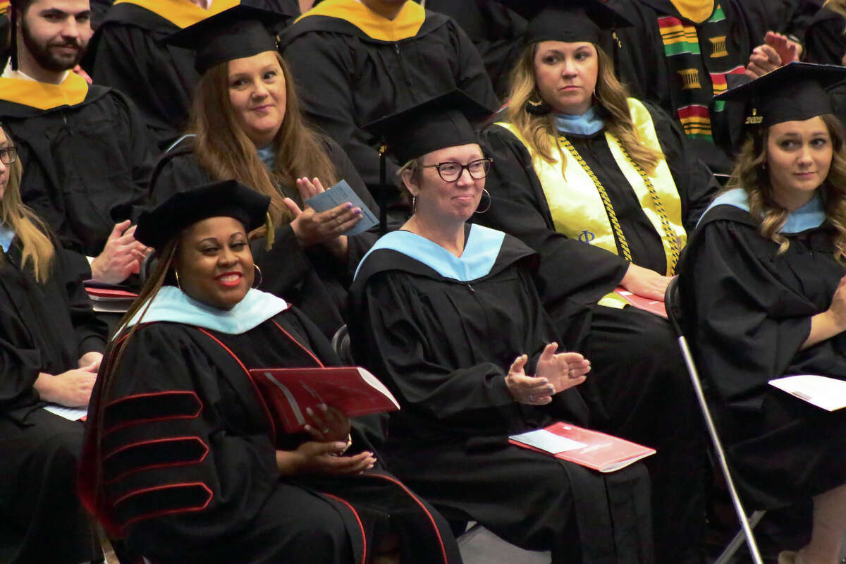 PHOTOS SIUE graduation ceremony celebrates graduate students