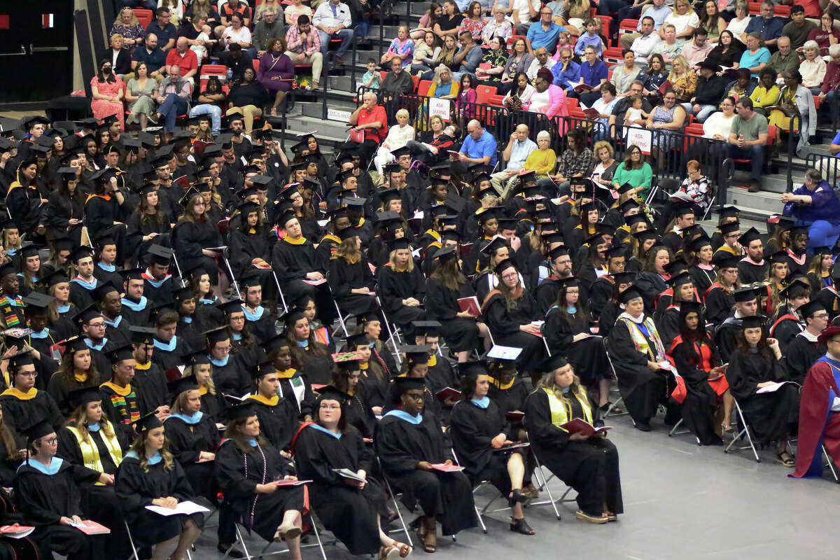 PHOTOS SIUE graduation ceremony celebrates graduate students