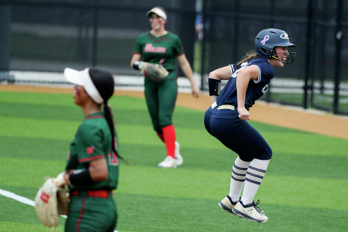 Klein Collins takes area round Game 3 win over The Woodlands