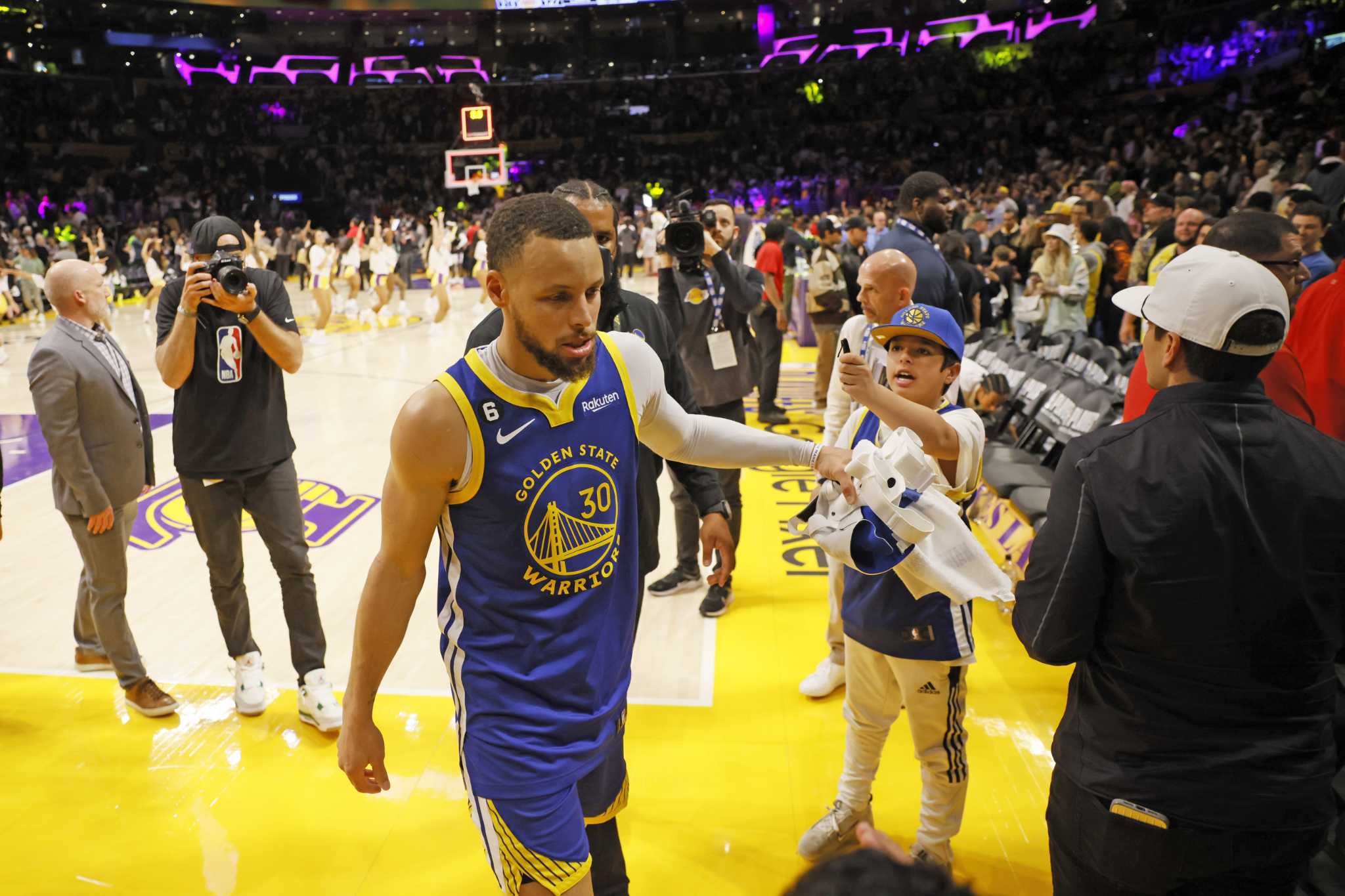 Stephen Curry Scores 30 Points in Warriors' Win vs. Lakers
