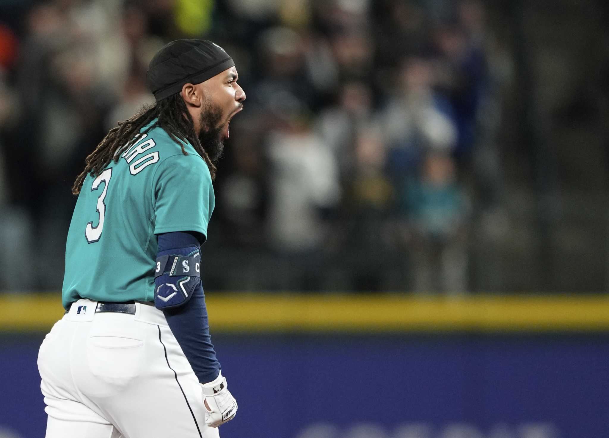 Mariners find some of that old chaos to rally past Astros in eighth