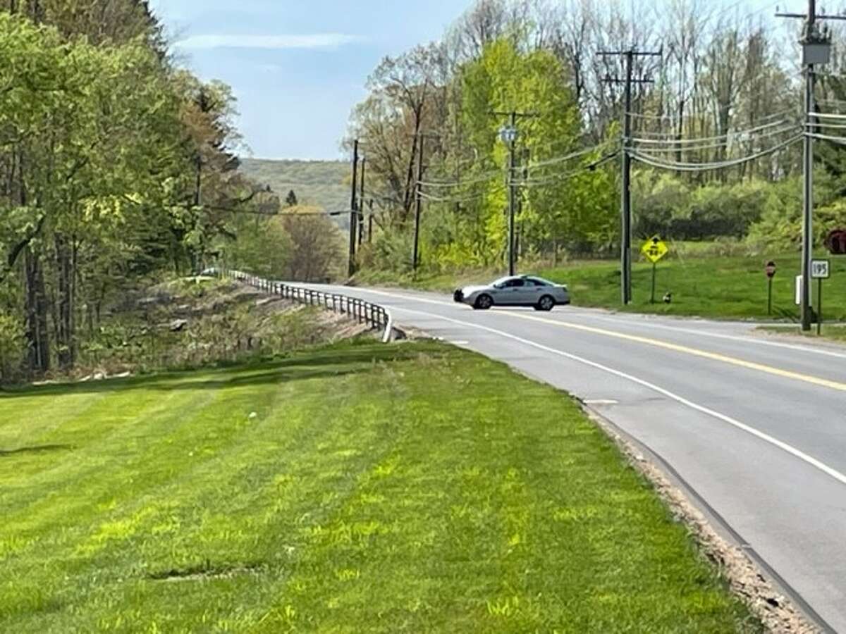 Police 2 killed in crash on Route 195 in Tolland