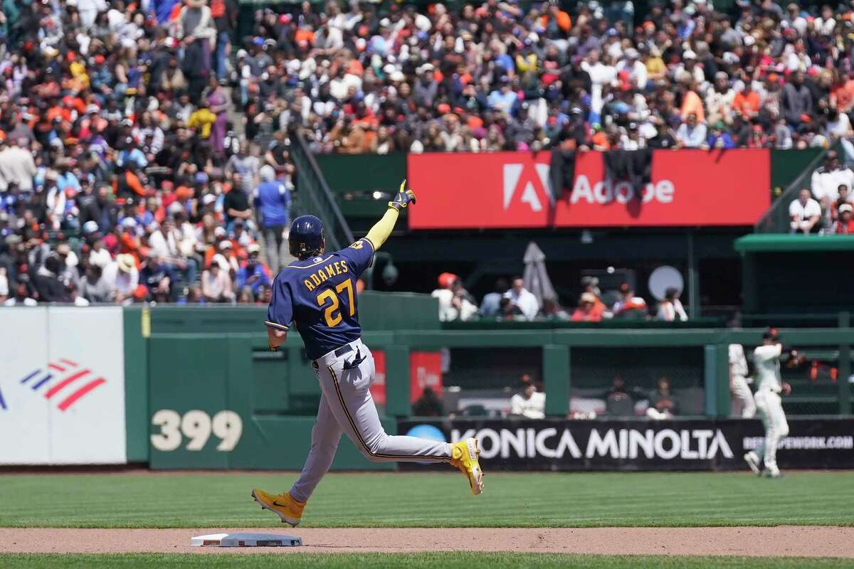 Single-happy Giants see streak end in 7-3 loss to Brewers