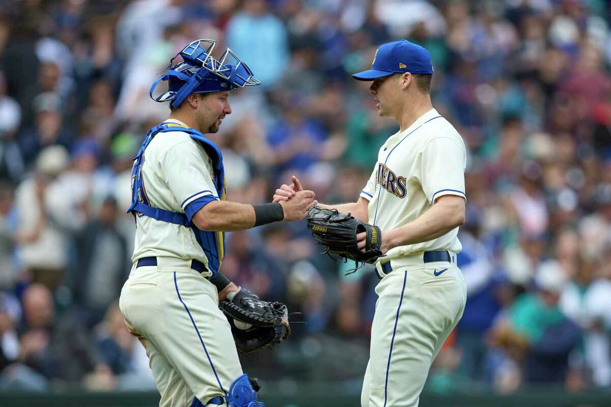 Miller, Topa lead Mariners over slumping Astros