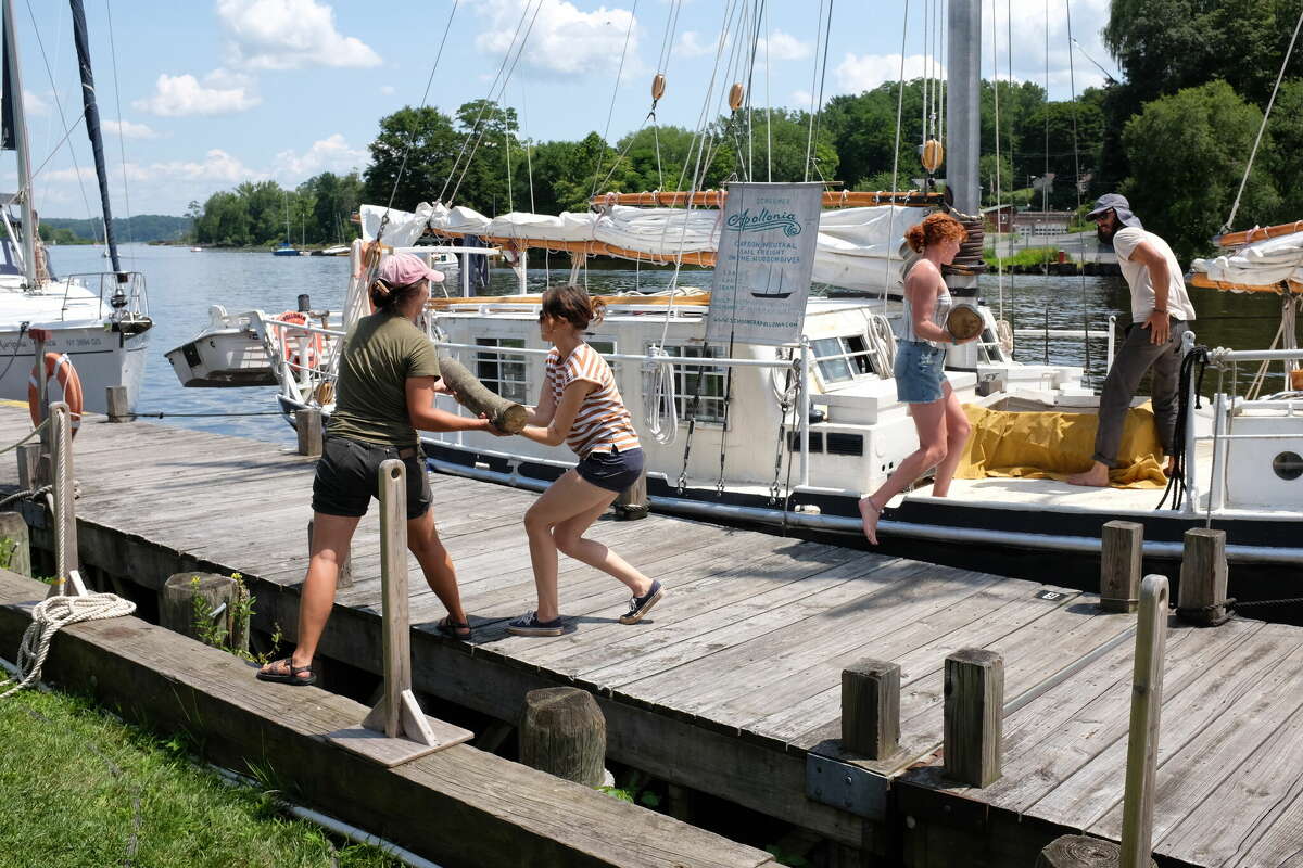 Schooner Apollonia leads the sailfreight movement in New York