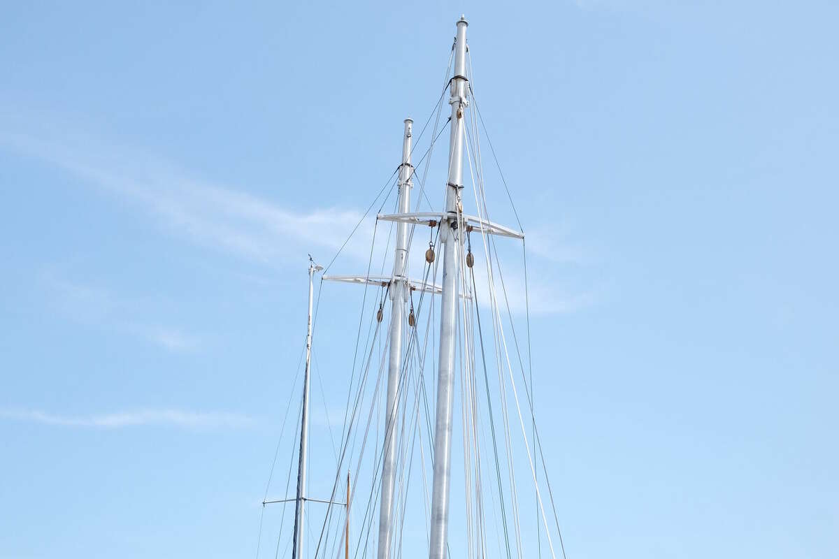 Schooner Apollonia leads the sailfreight movement in New York