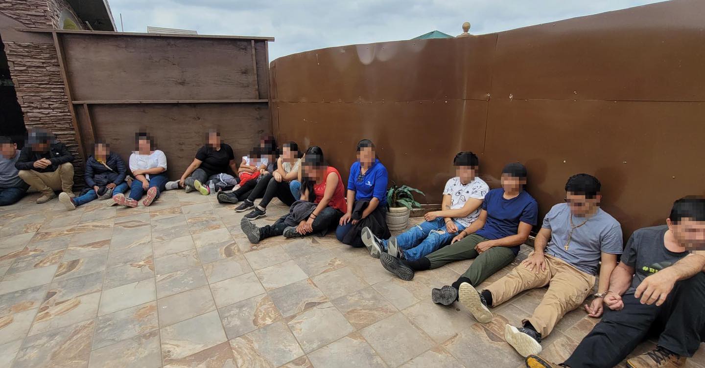 43 persons discovered after a pair of Laredo stash house busts - Vimarsana News