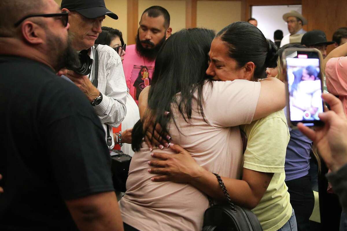 Story photo for Texas House advances bill raising age for AR-15 rifle purchases