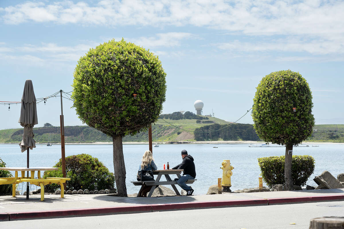 Barbaraʻs Fishtrap outdoor seating and view in Half Moon Bay Calif., May 4, 2023