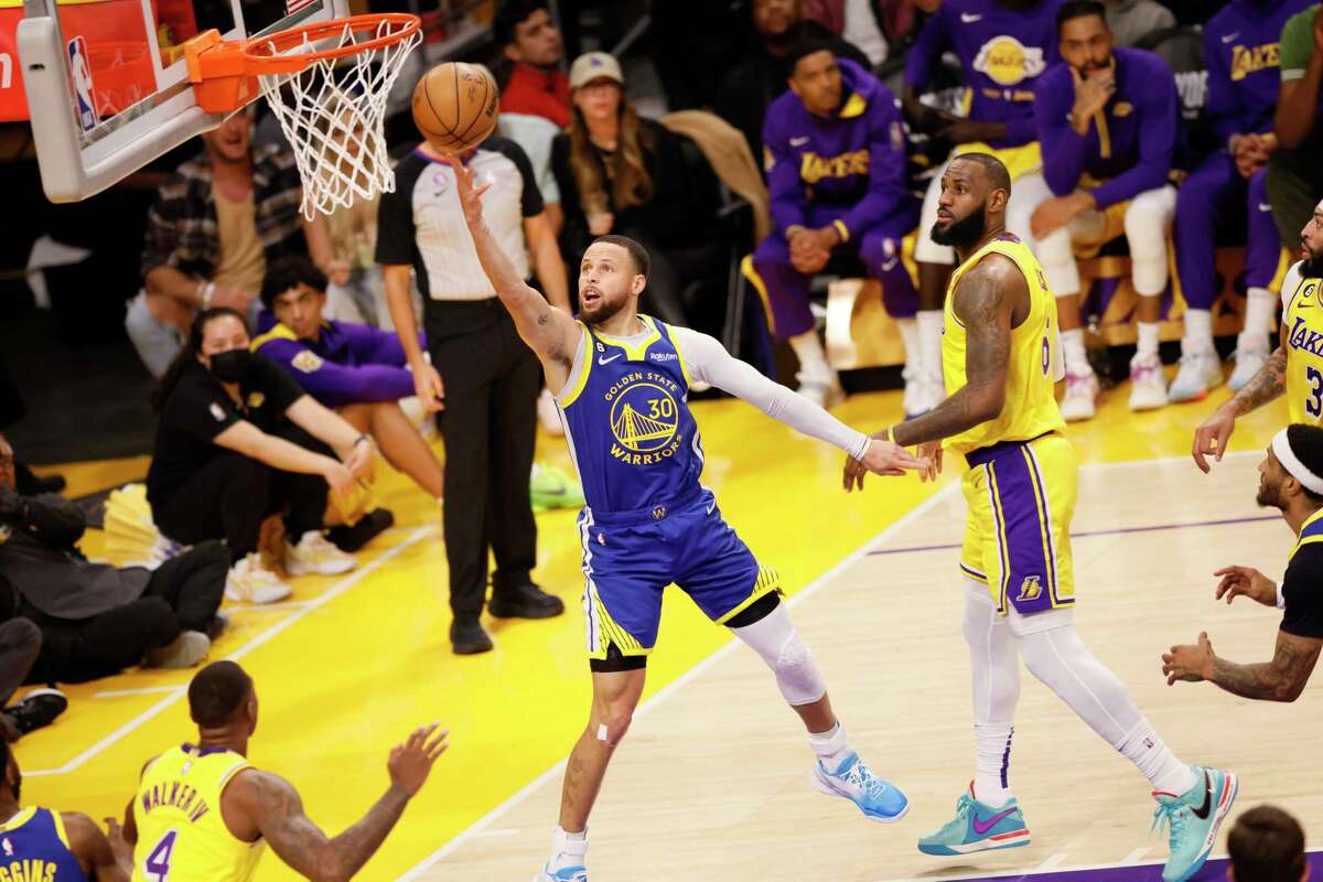 Lakers win Game 4 104-101 after Warriors' fourth-quarter collapse