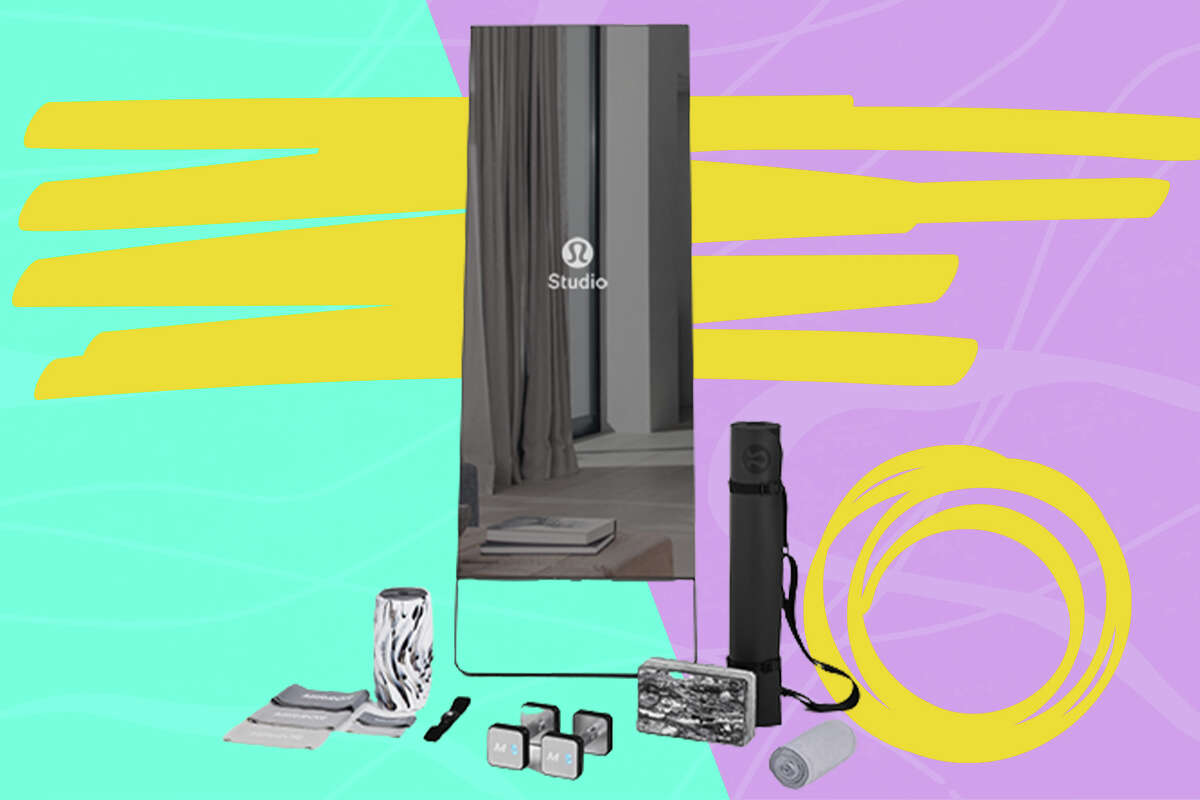 The lululemon Mirror comes with a bonus $200 gift card right now