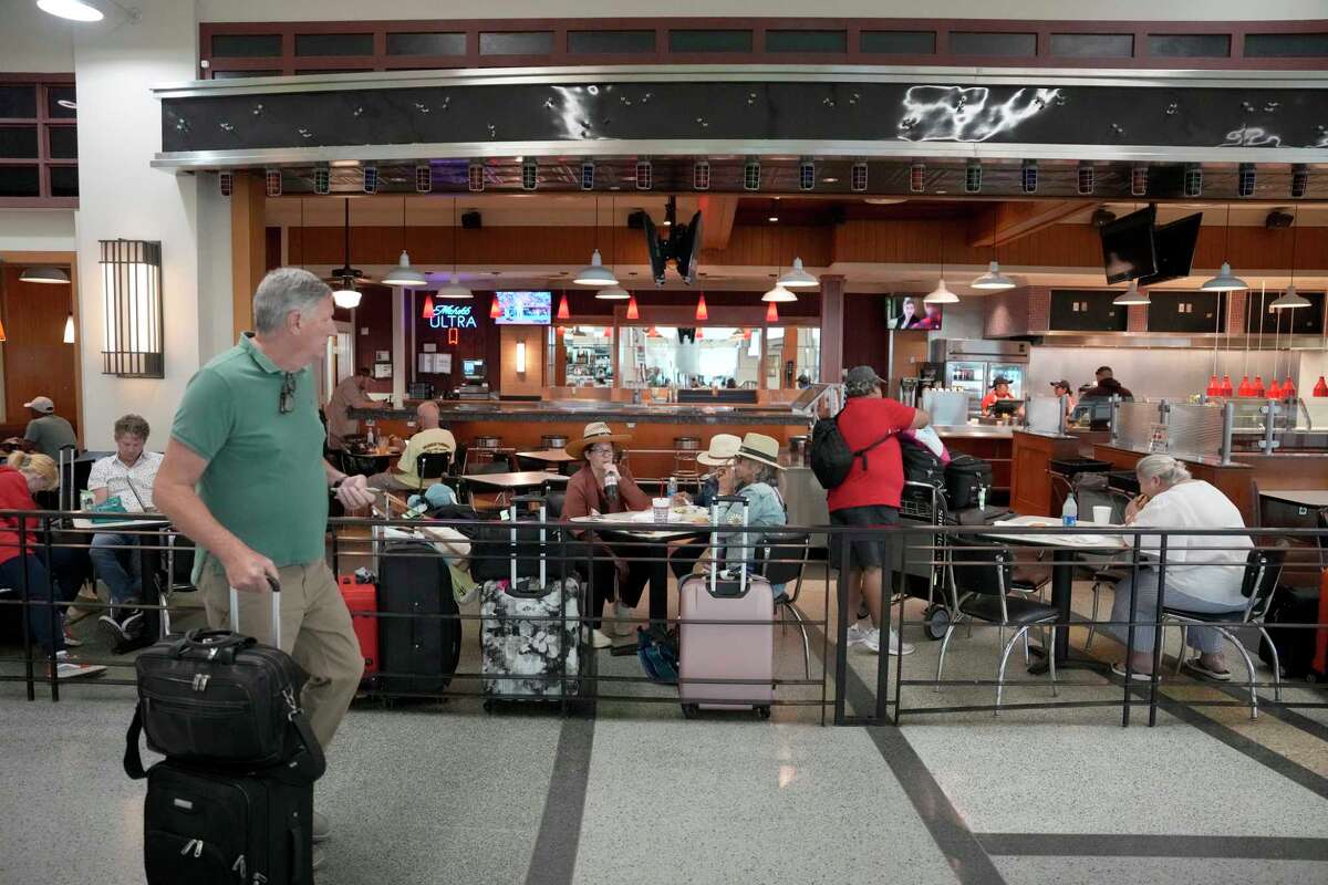 Pappas moving out of Hobby Airport on Thursday after contract dispute