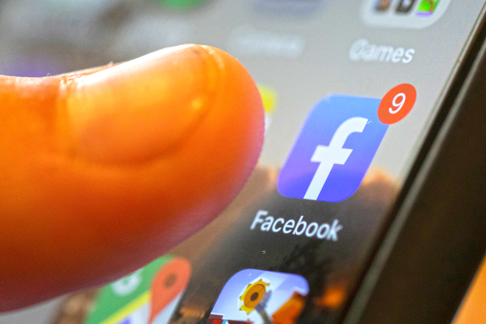 Facebook's mainstay users trending older - Vimarsana News