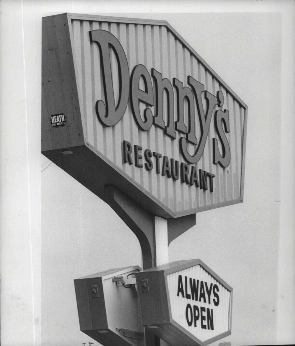 Denny's, A Wolf Road Landmark In Colonie, Closes