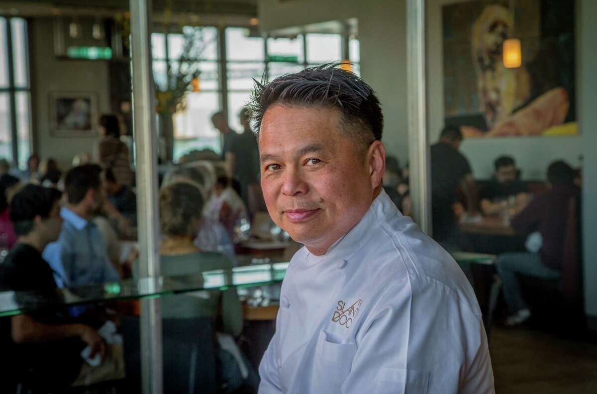 2015年，旧金山斜门餐厅的查尔斯·潘(Charles Phan)即将关闭他在伯克利的餐厅。
