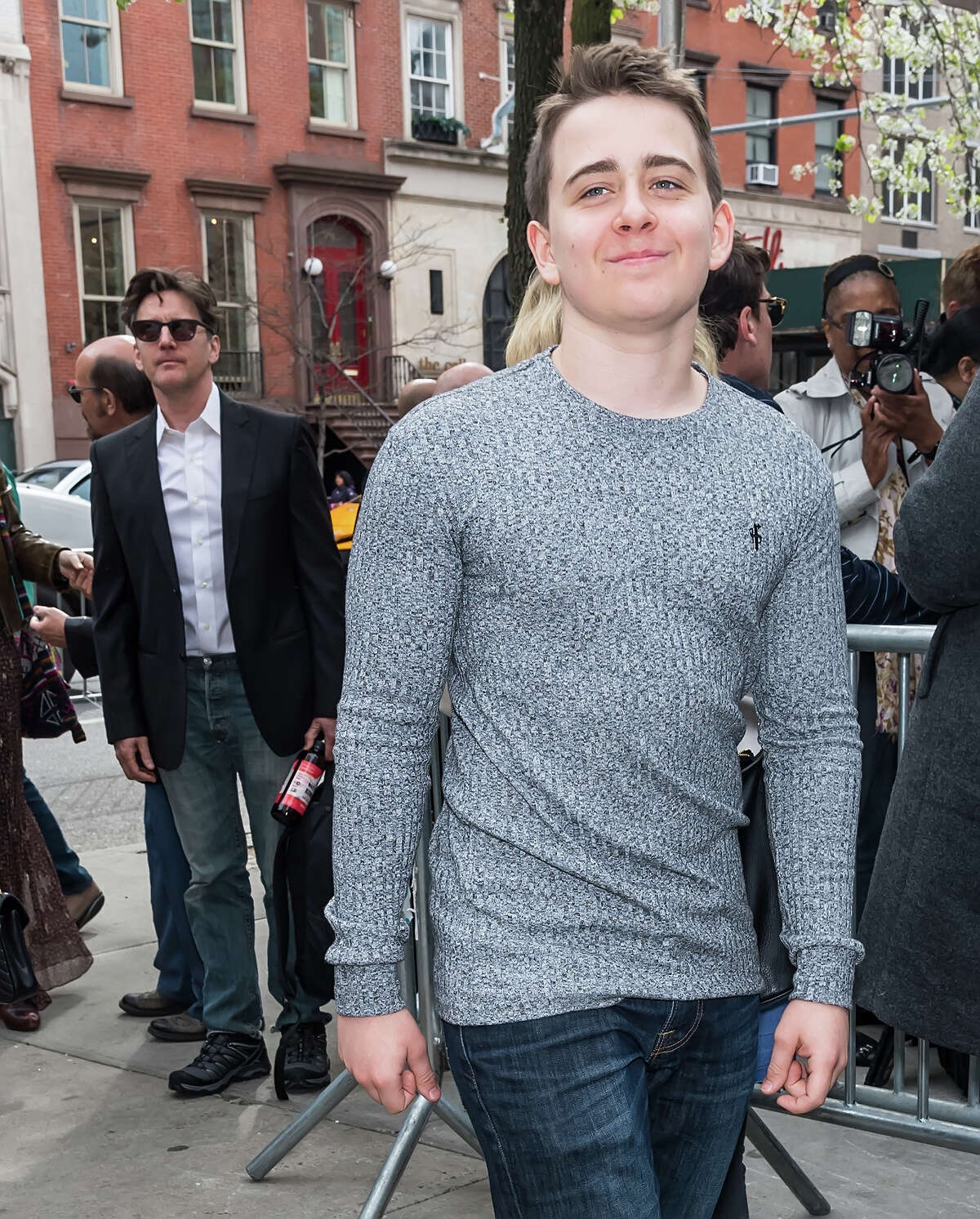 NUEVA YORK, NY - 24 DE ABRIL: (L-R) Los actores Andrew McCarthy y Sam McCarthy llegan a la proyección de 'All These Little Moments' durante el Festival de Cine de Tribeca 2018 en el Teatro SVA el 24 de abril de 2018 en la ciudad de Nueva York.  (Foto de Gilbert Carrasquillo/GC Images)