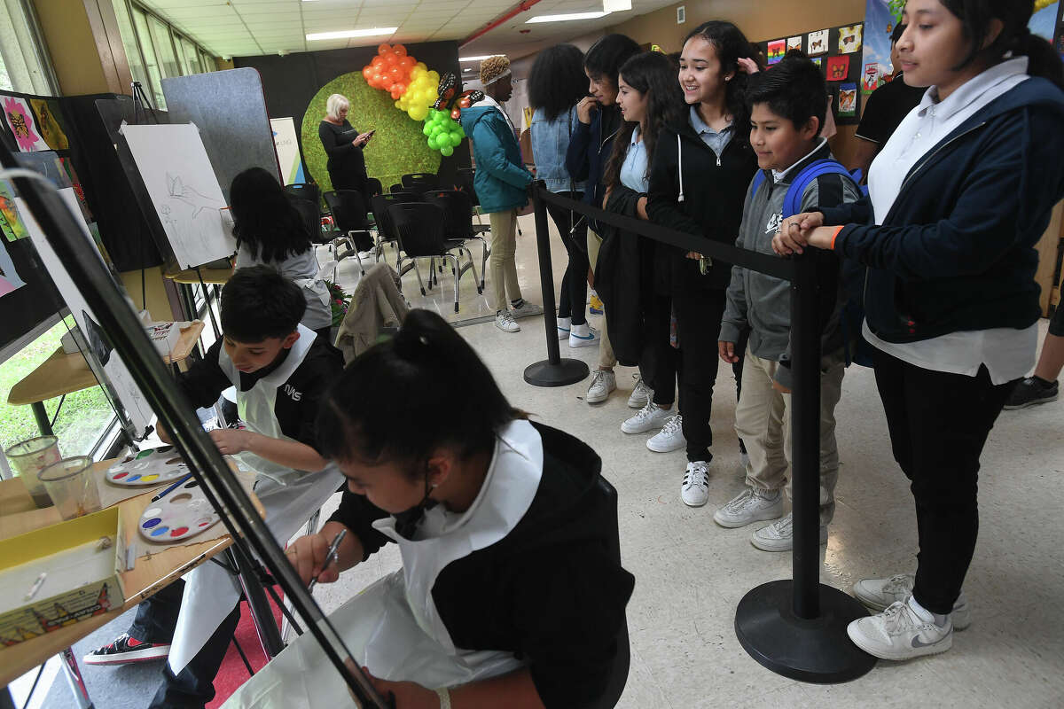 thomas-jefferson-middle-school-opens-monarch-butterfly-habitat