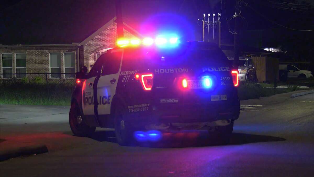 Police investigate a shooting in south Houston