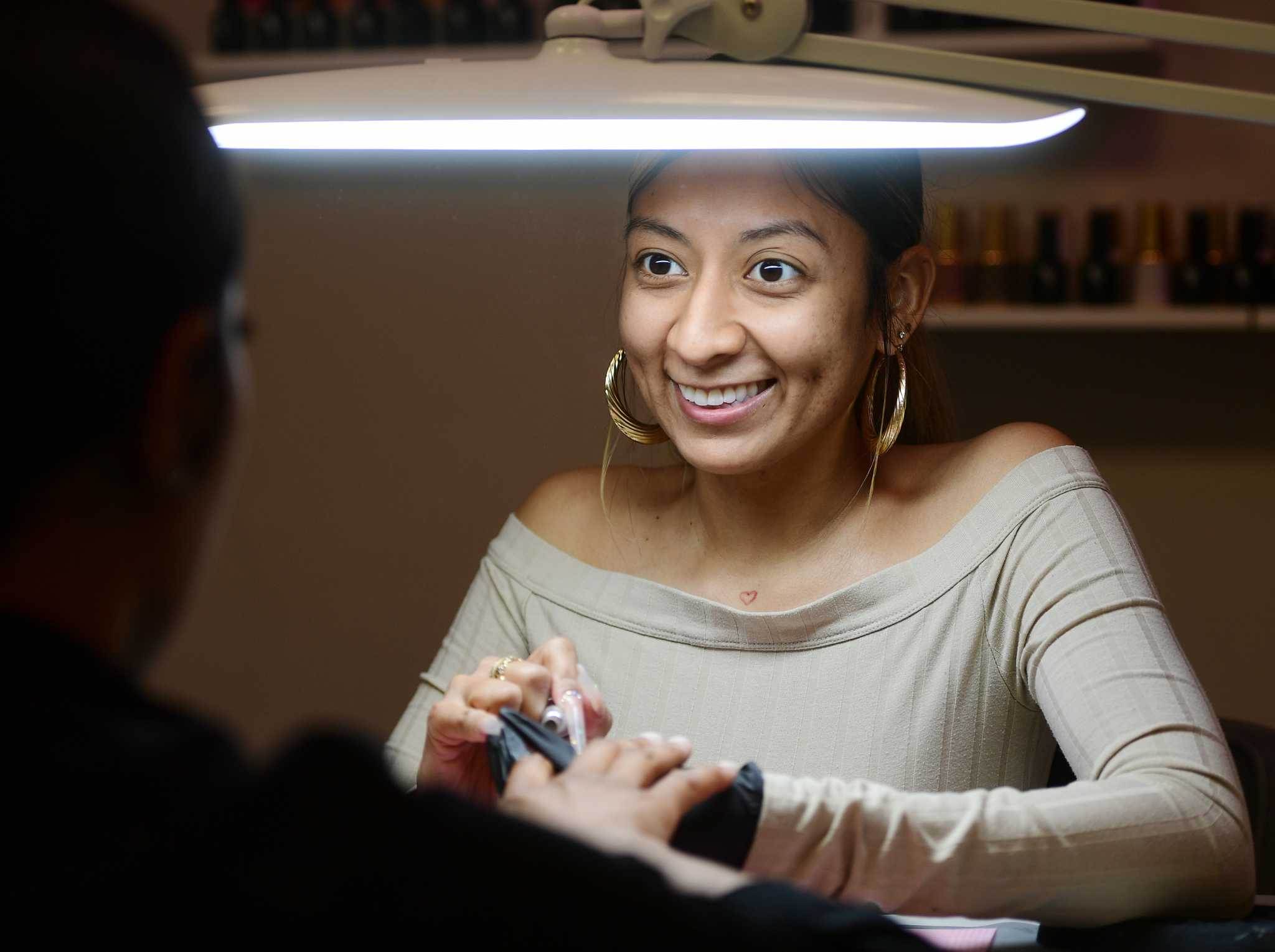 Milford celebrates opening of "Latina-owned" beauty salon - Vimarsana News