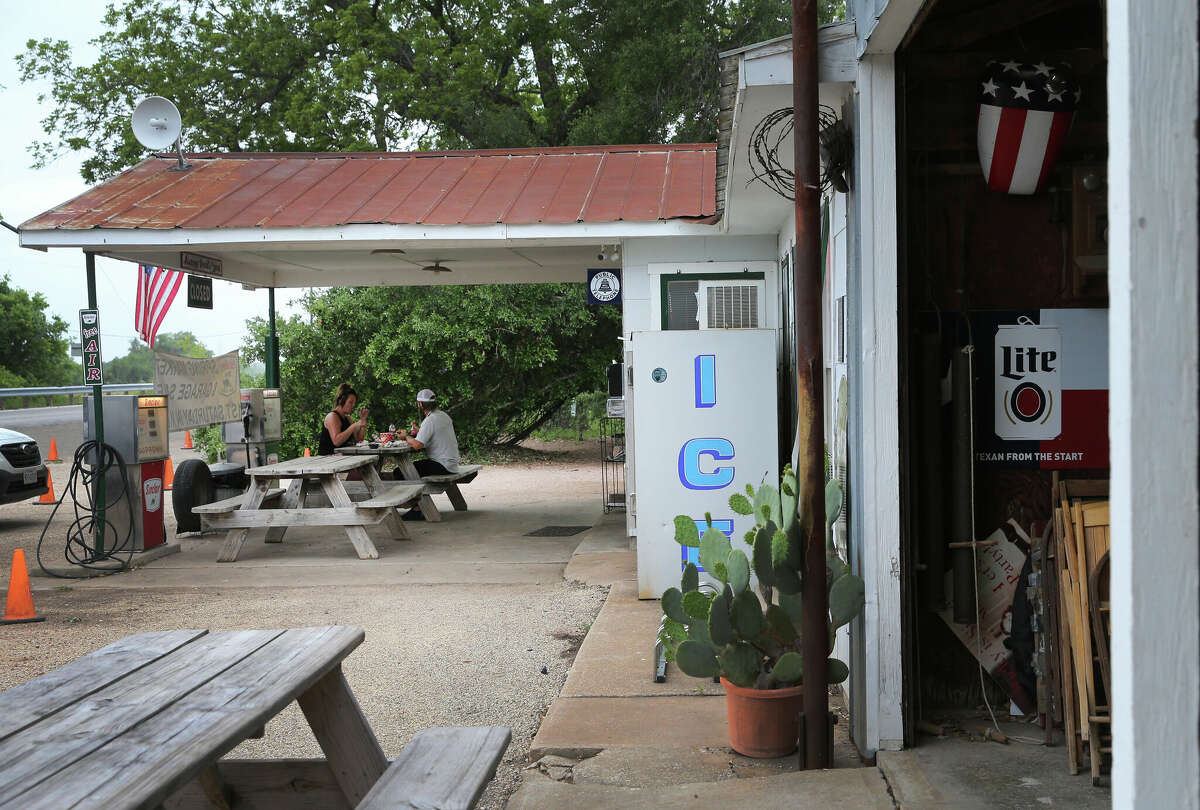 Fredericksburg's 'Dino Diner' attracts locals and tourists