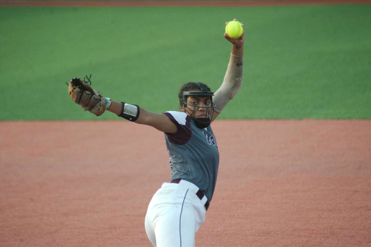 Pearland holds off Kingwood for softball playoff victory