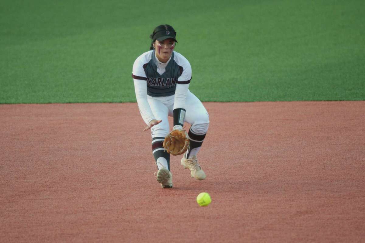 Pearland holds off Kingwood for softball playoff victory