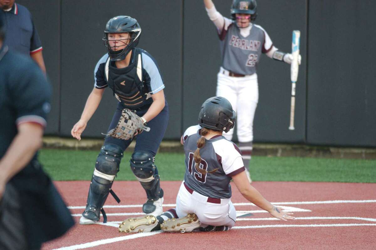 Pearland holds off Kingwood for softball playoff victory